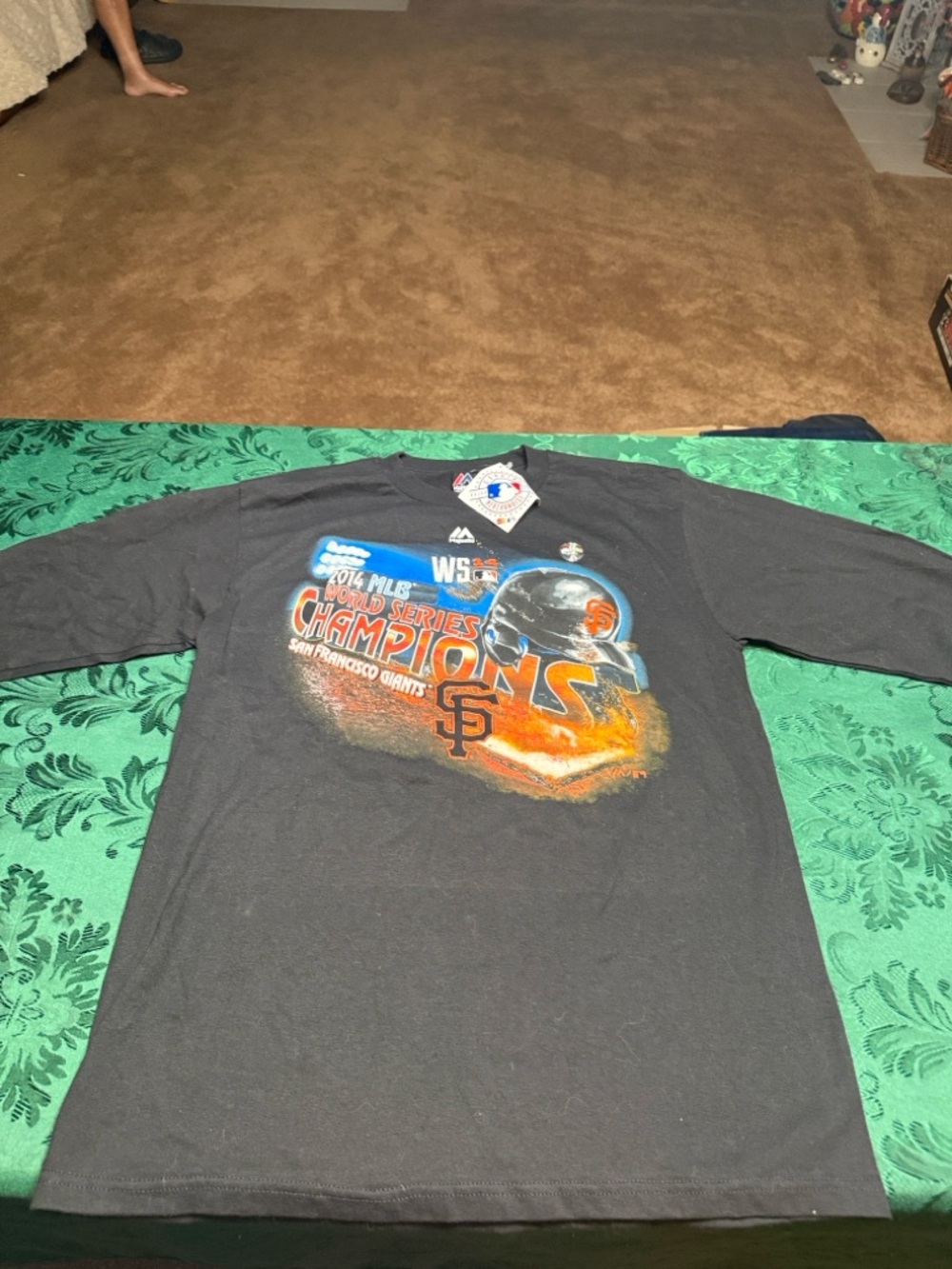 Majestic SF Giants World Series, long sleeve graphic T-shirt, men’s size medium